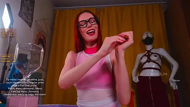 Snapshot of Giantess_Eva chatting on November 22, 6:40 pm Giantess Eva online show from November 22, 6:40 pm