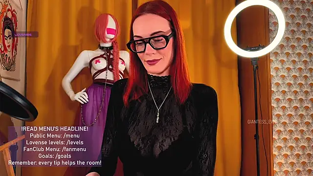 Snapshot of Giantess_Eva chatting on June 8, 9:26 pm Giantess Eva online show from June 8, 9:26 pm