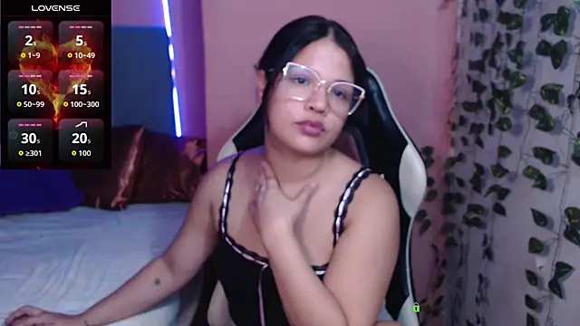 RoseCalloway online show from April 28, 5:29 pm