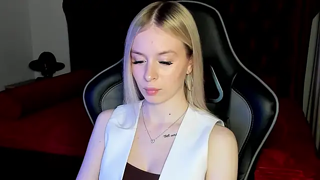 MiaGraces online show from December 1, 5:29 pm