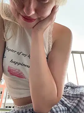 RonnieKiss online show from December 5, 6:00 am