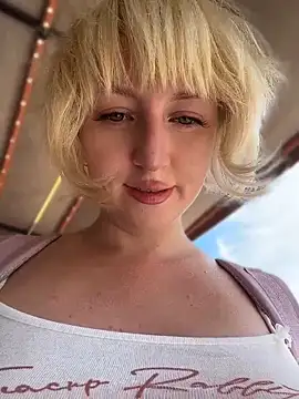 RonnieKiss online show from June 8, 6:47 am