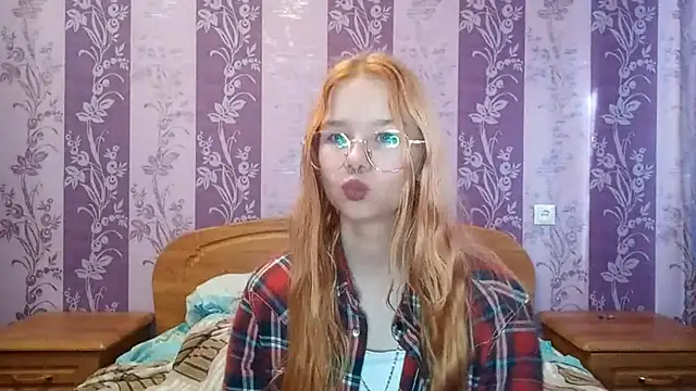 Snapshot of Lutangogansit chatting on September 30, 7:02 am Lutangogansit online show from September 30, 7:02 am