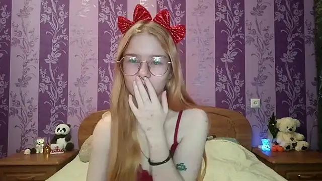 Snapshot of Lutangogansit chatting on December 19, 7:04 am Lutangogansit online show from December 19, 7:04 am