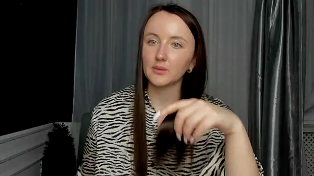Snapshot of LilaWinks chatting on October 18, 12:17 pm LilaWinks online show from October 18, 12:17 pm