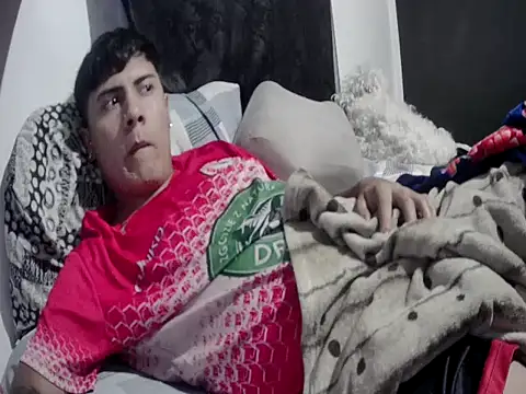 Miguel19971 online show from December 1, 5:45 am