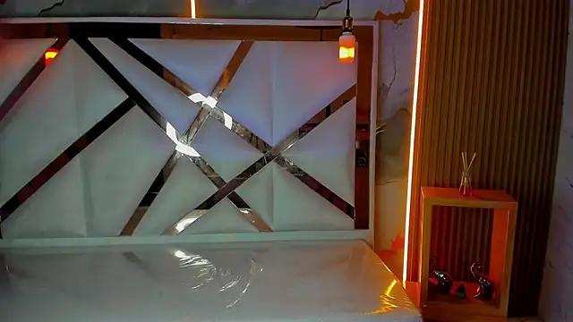 mia tf online show from November 15, 1:07 pm