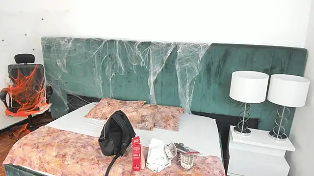 VanessaParis   online show from October 18, 8:42 pm