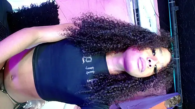 Snapshot of _IsabellaRousse chatting on October 25, 7:08 pm IsabellaRousse online show from October 25, 7:08 pm