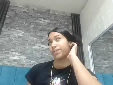 Snapshot of Lil_Rose2006 chatting on October 11, 12:04 pm Lil Rose2006 online show from October 11, 12:04 pm