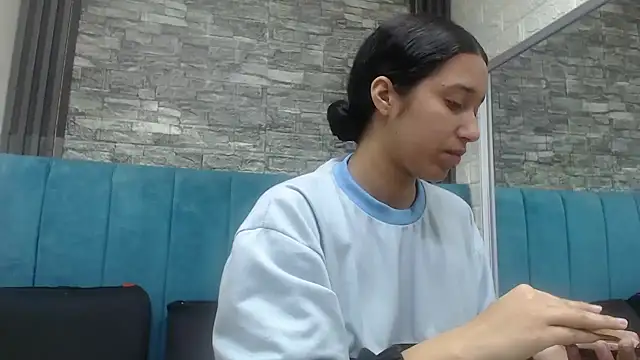 Snapshot of Lil_Rose2006 chatting on December 2, 12:43 pm Lil Rose2006 online show from December 2, 12:43 pm