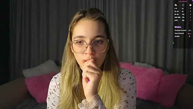 vivyboo111 online show from November 10, 8:19 pm