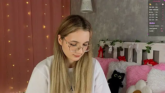 vivyboo111 online show from February 4, 7:20 pm