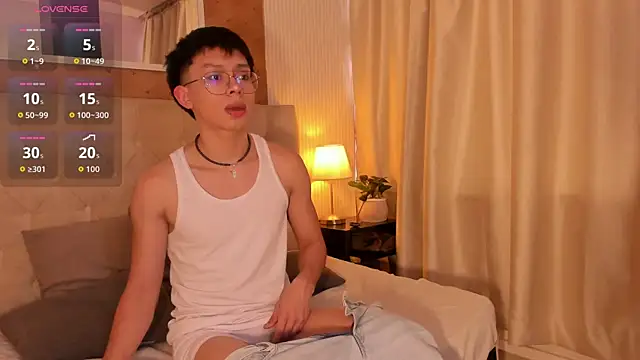 Snapshot of liam_twiink chatting on October 28, 7:38 pm liam twiink online show from October 28, 7:38 pm