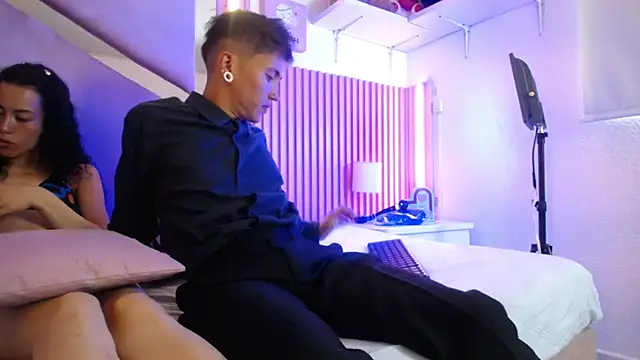 Snapshot of oblivionlove chatting on September 23, 8:23 pm oblivionlove online show from September 23, 8:23 pm