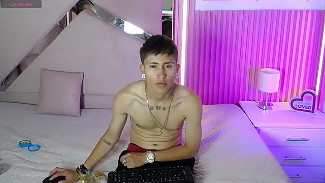 Snapshot of oblivionlove chatting on October 4, 2:15 pm oblivionlove online show from October 4, 2:15 pm