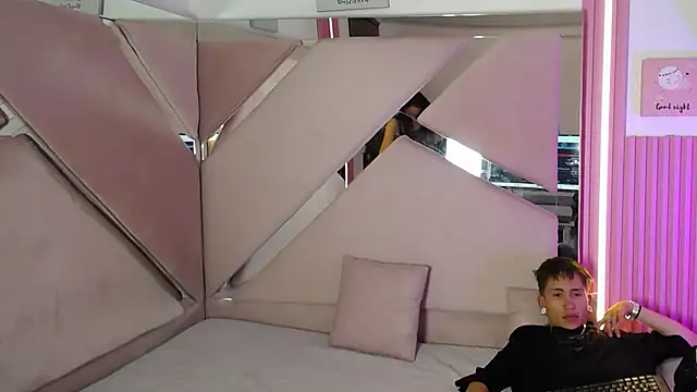 Snapshot of oblivionlove chatting on October 6, 7:55 pm oblivionlove online show from October 6, 7:55 pm