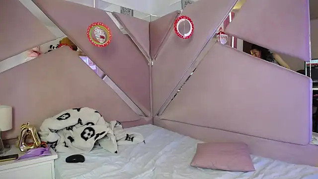 Snapshot of oblivionlove chatting on December 13, 8:47 pm oblivionlove online show from December 13, 8:47 pm