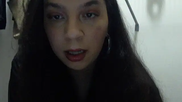 Snapshot of lotuzpetals chatting on October 2, 8:10 am lotuzpetals online show from October 2, 8:10 am