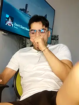 Snapshot of Mason_grey chatting on October 25, 12:34 pm Mason grey online show from October 25, 12:34 pm