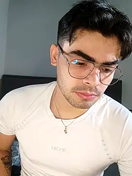 Snapshot of Mason_grey chatting on November 2, 11:45 am Mason grey online show from November 2, 11:45 am