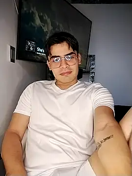 Snapshot of Mason_grey chatting on November 6, 12:28 pm Mason grey online show from November 6, 12:28 pm