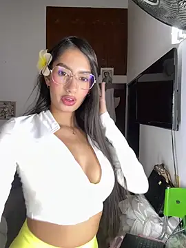 Julieta Duque online show from March 31, 3:30 am