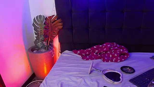 YessBoobs0 online show from November 8, 4:45 am