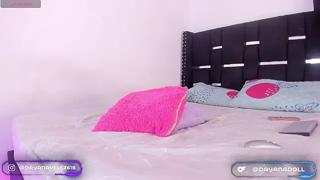 DAYANNAVELEZ online show from February 18, 8:49 pm