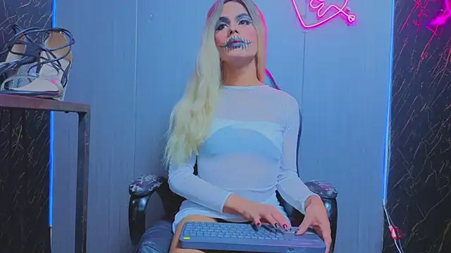 Snapshot of antonella_sexidoll chatting on October 18, 9:10 am antonella sexidoll online show from October 18, 9:10 am