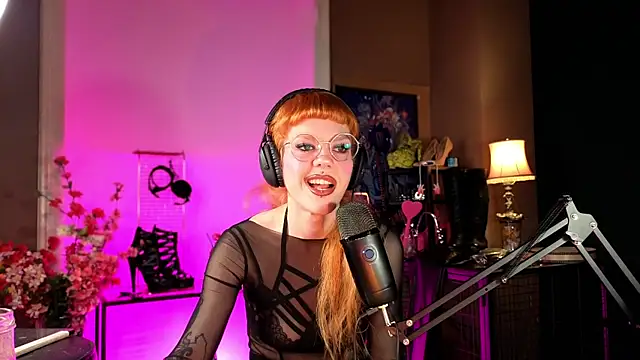 tacodeluxxxe online show from May 14, 1:45 am