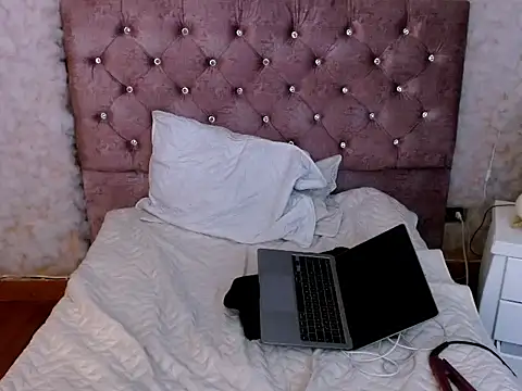 dreams girl online show from October 28, 8:55 pm