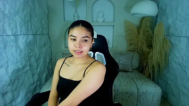 Snapshot of ambarina_r chatting on November 9, 12:36 pm ambarina r online show from November 9, 12:36 pm