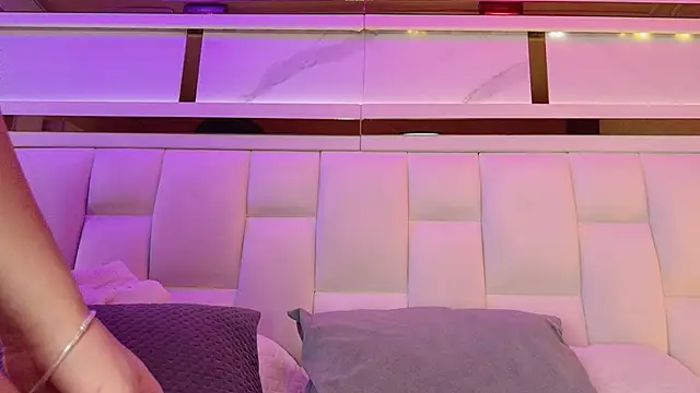 samanthaa sm online show from October 25, 11:40 am