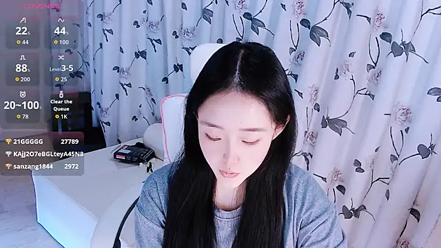 Niannian- online show from November 30, 6:23 pm