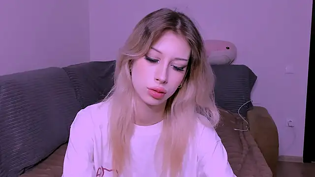 Snapshot of Lori_lolii chatting on December 4, 3:54 pm Lori lolii online show from December 4, 3:54 pm