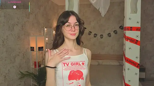 ReneeLippeatt online show from October 29, 7:26 pm