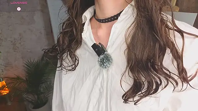 ReneeLippeatt online show from November 29, 8:45 pm