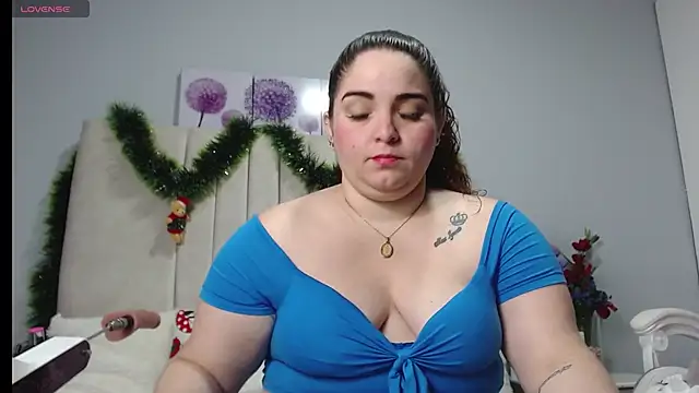 AmandaaWats online show from December 20, 11:39 am