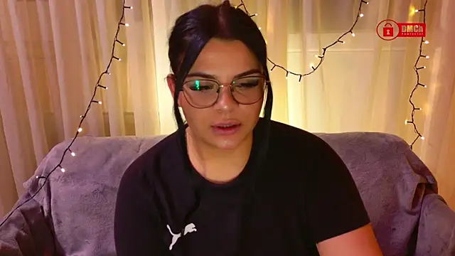 Snapshot of ThiccMady chatting on December 14, 7:51 pm ThiccMady online show from December 14, 7:51 pm