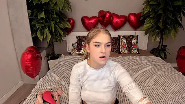 AlinaLiii online show from February 11, 6:35 pm