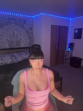 Snapshot of MaciiMayy chatting on April 11, 9:41 pm MaciiMayy online show from April 11, 9:41 pm