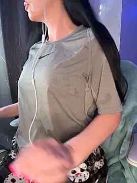 Snapshot of MaciiMayy chatting on May 9, 2:17 am MaciiMayy online show from May 9, 2:17 am