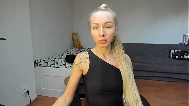 Snapshot of AlisiaCat chatting on May 6, 3:50 pm AlisiaCat online show from May 6, 3:50 pm