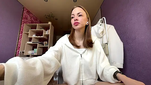 SofiaSmiles online show from October 5, 5:39 am