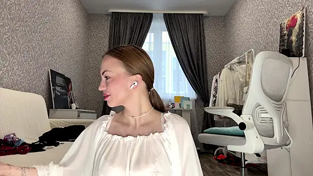 SofiaSmiles online show from October 19, 5:08 am