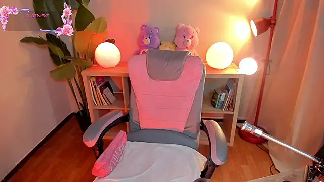 kehlannis  online show from February 17, 8:37 pm