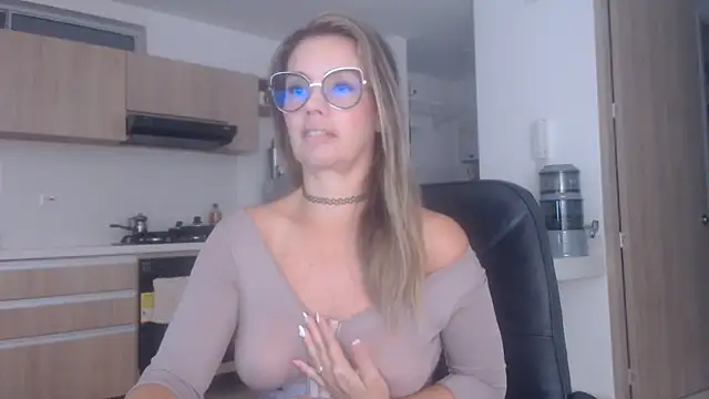 LovePaula online show from October 25, 11:07 am