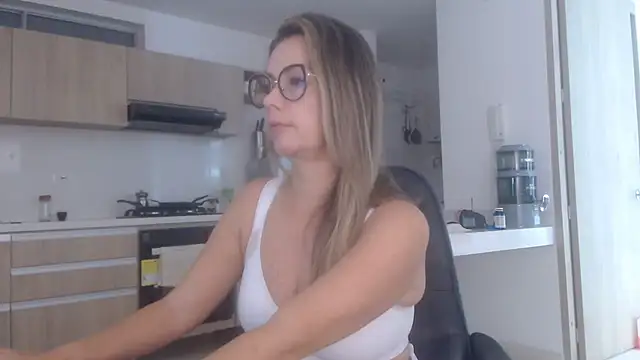 LovePaula online show from November 7, 12:05 pm