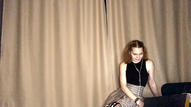 Snapshot of FoxLina chatting on October 10, 7:46 pm FoxLina online show from October 10, 7:46 pm